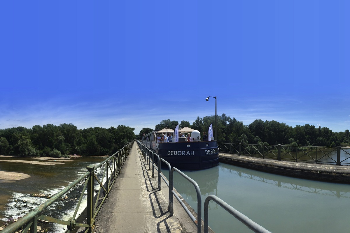 Prestigious Paris & and the Canal Saint-Martin (port-to-port cruise)